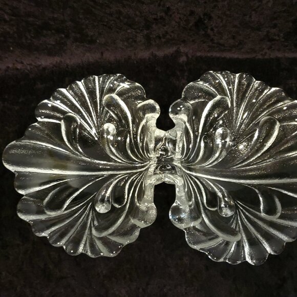 Beautiful Collectible Art Glass Scalloped Dip Candy Nut Serving Dish Divided - Picture 3 of 4
